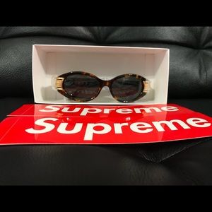 SOLD<<<<SUPREME PLAZA SUNGLASSES TORTOISE